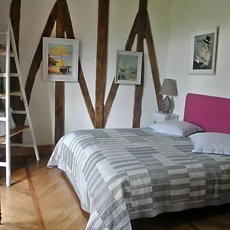 Le Chateau De Mon Pere Bed and Breakfast