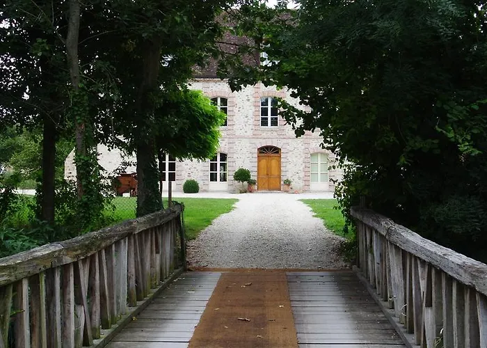 Le Chateau De Mon Pere Bed & Breakfast